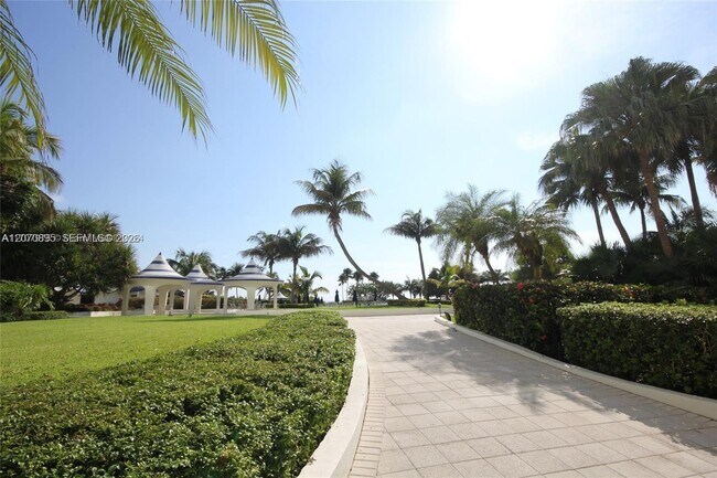Building Photo - 5151 Collins Ave