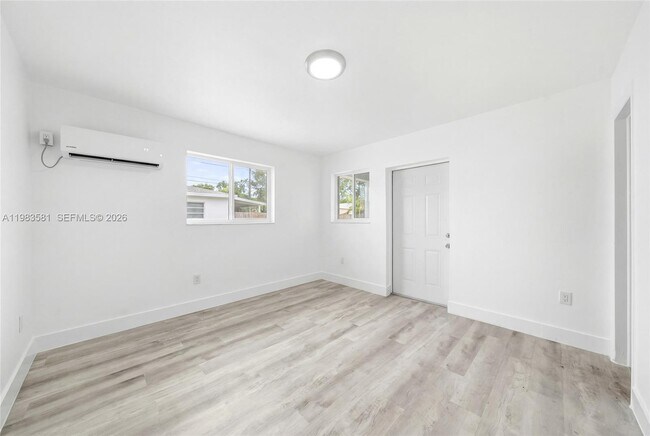 Building Photo - 1781 SW 13th St