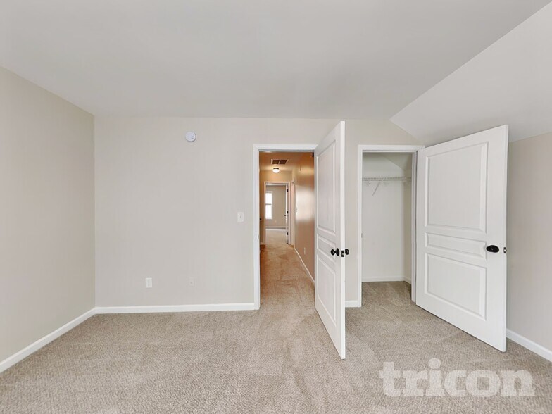 Building Photo - 557 McCarthy Dr