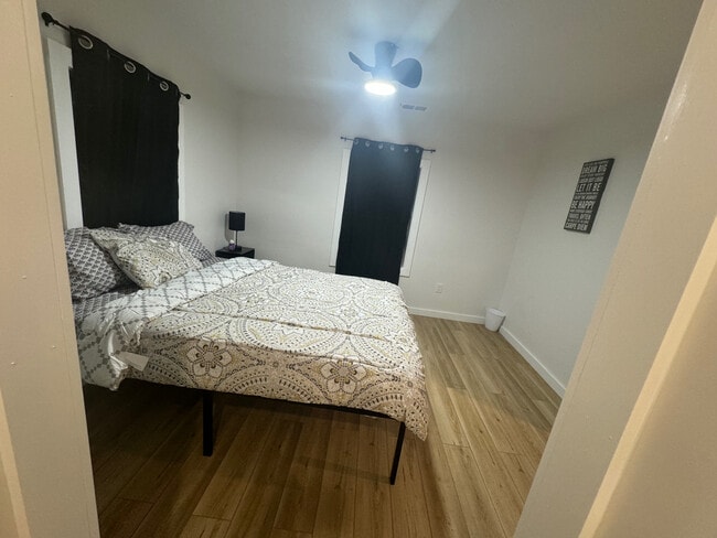 Building Photo - Room in House on Peeples St SW