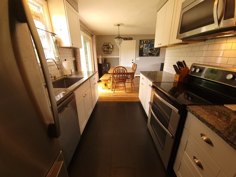 Building Photo - 25 Mitola Dr