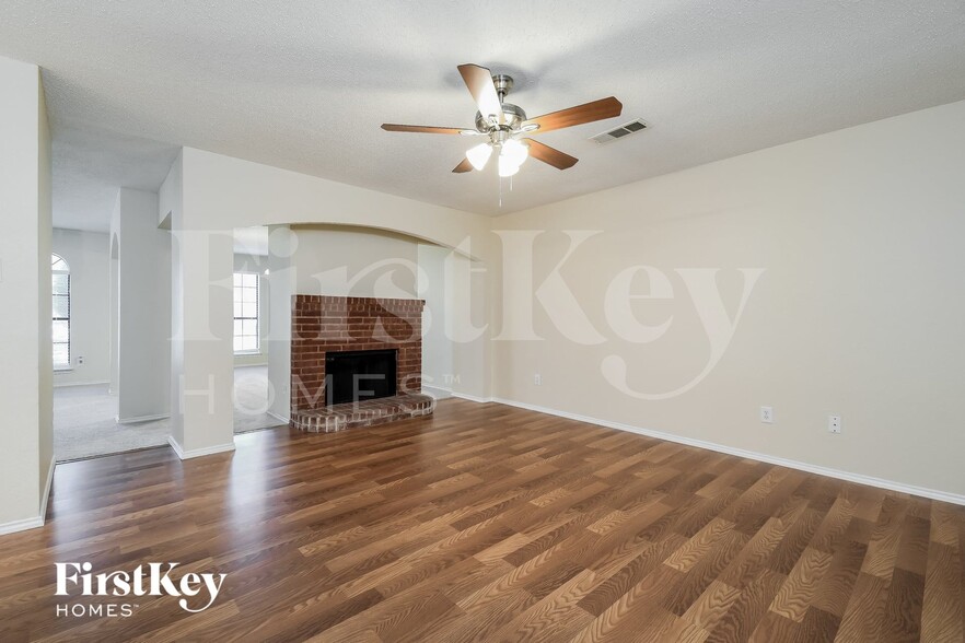 Building Photo - 905 Shady Brook Ln