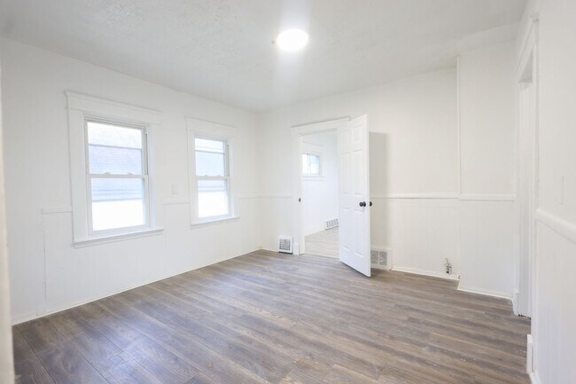 Building Photo - 2761 E 120th St
