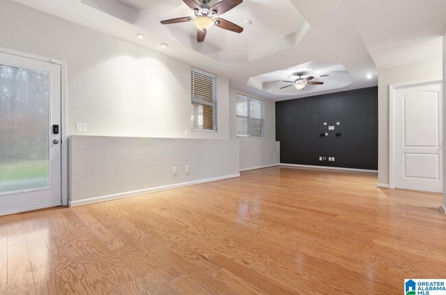 Building Photo - 504 Rolling Hills Dr