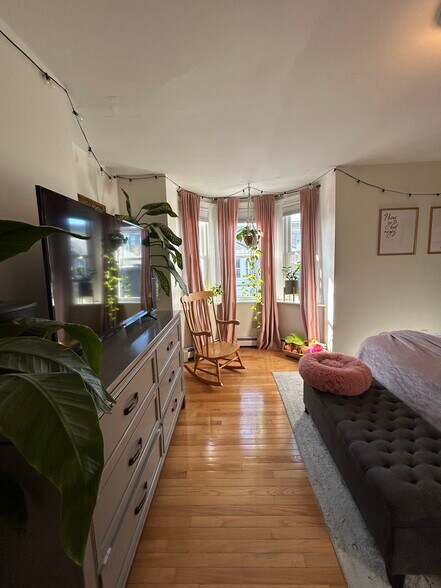 Building Photo - 33 Delle Ave