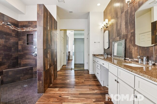 Building Photo - Spacious 4BR House on Arrowhead Lake in Gl...