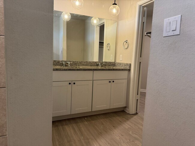 Building Photo - 12702 Mirecourt Wy