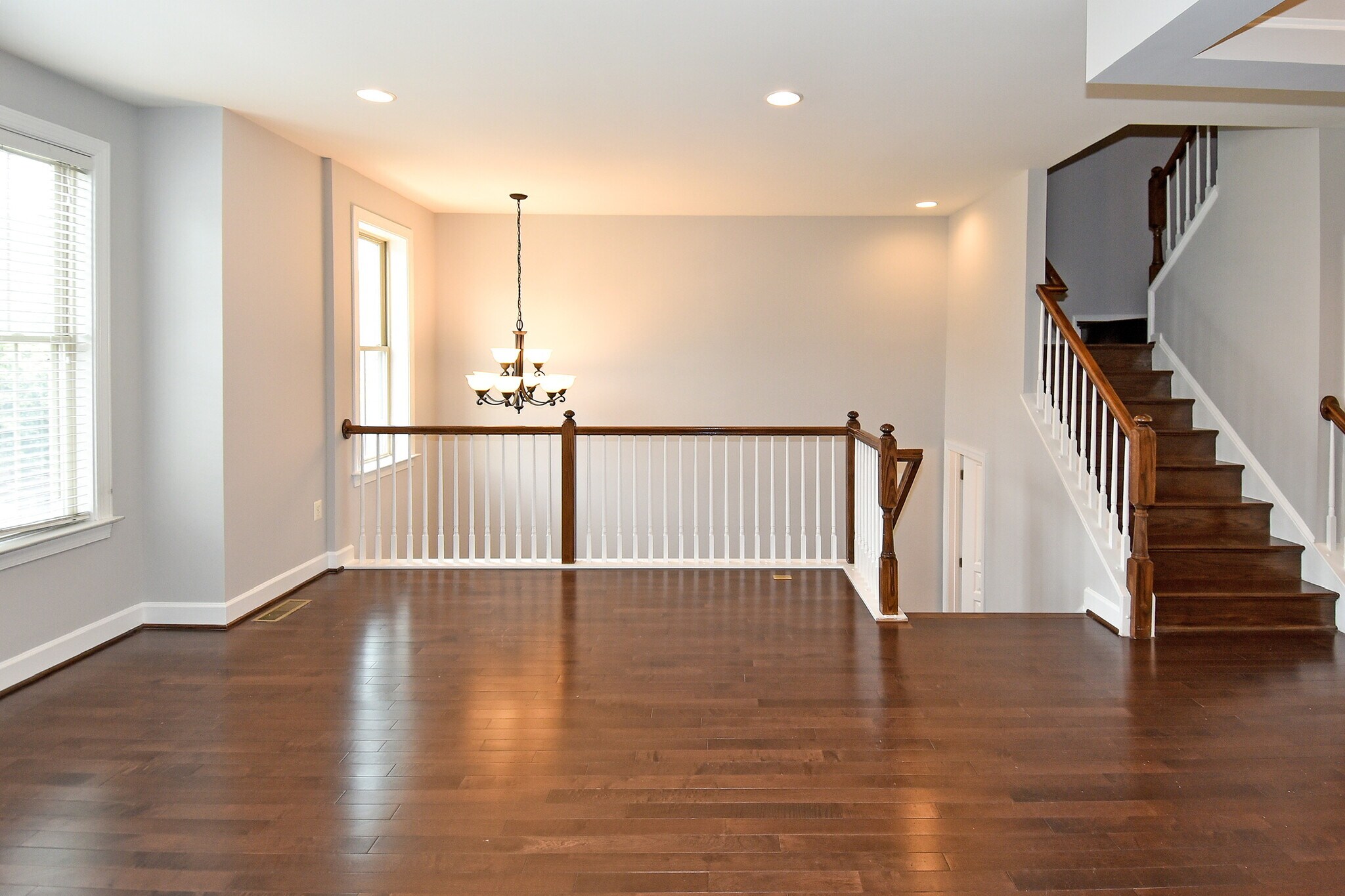 Building Photo - 2602 S Kenmore Ct