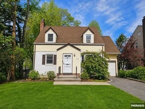 Building Photo - 1106 Bromley Ave