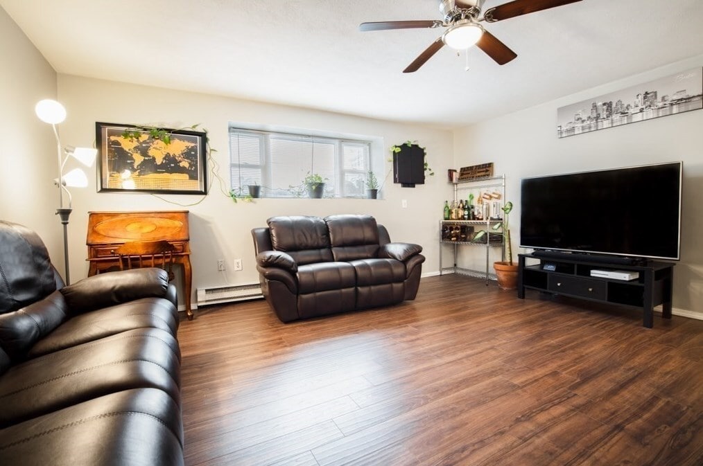 Living - 297 Main St