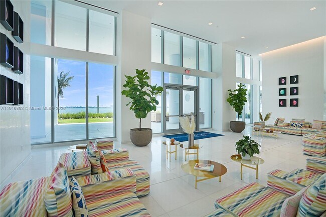 Building Photo - 700 NE 26th Terrace