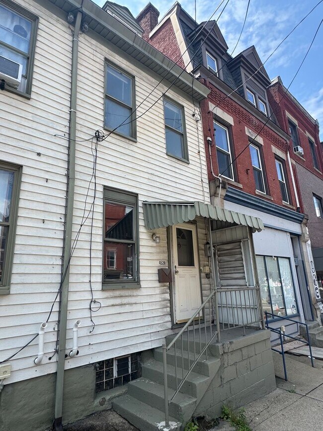 Building Photo - 2br Bloomfield townhome