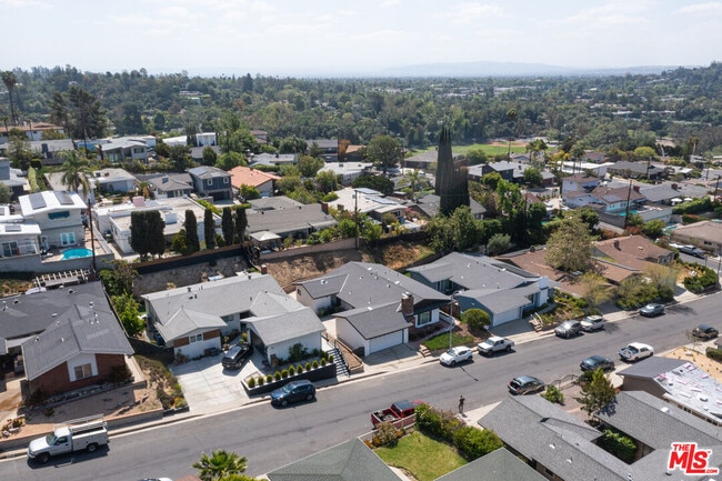 Building Photo - 1020 Larker Ave