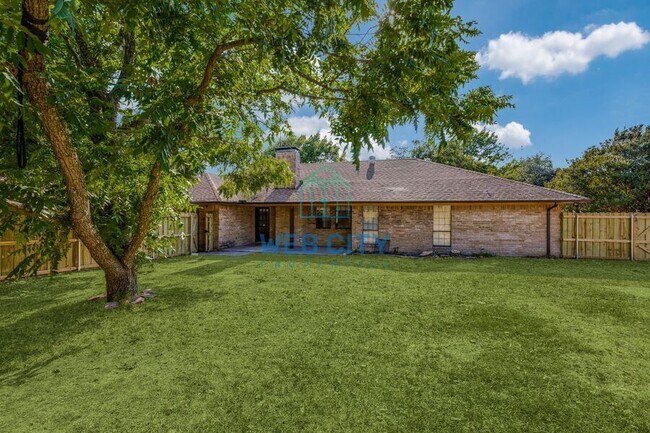 Building Photo - 212 Harris Dr