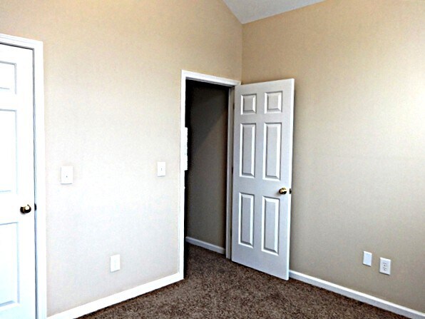 Building Photo - 108 Cannonsmill Ln