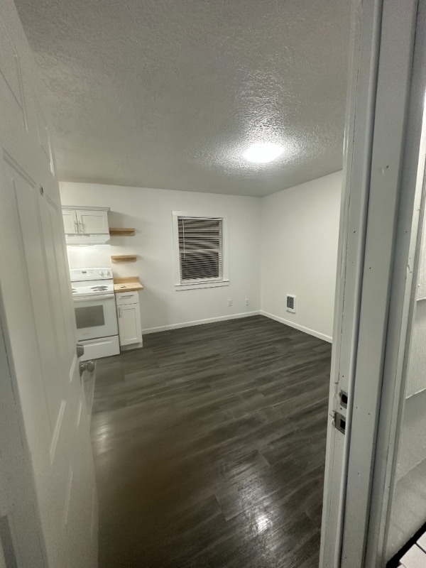 Building Photo - 4975 Breanna Ln NE