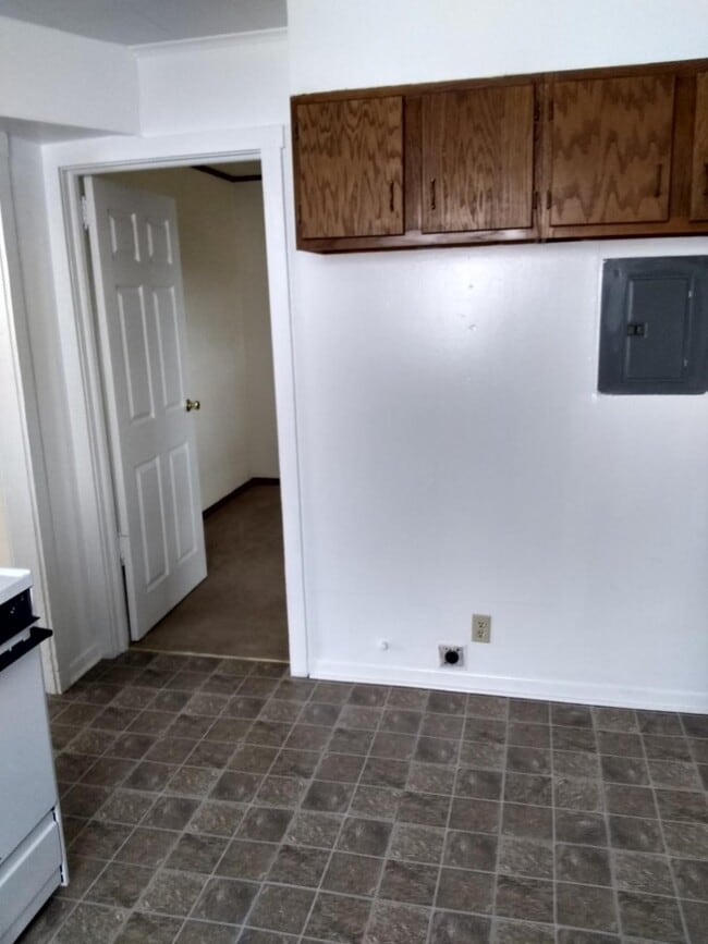Kitchen view into office - 2114 Oakridge Dr
