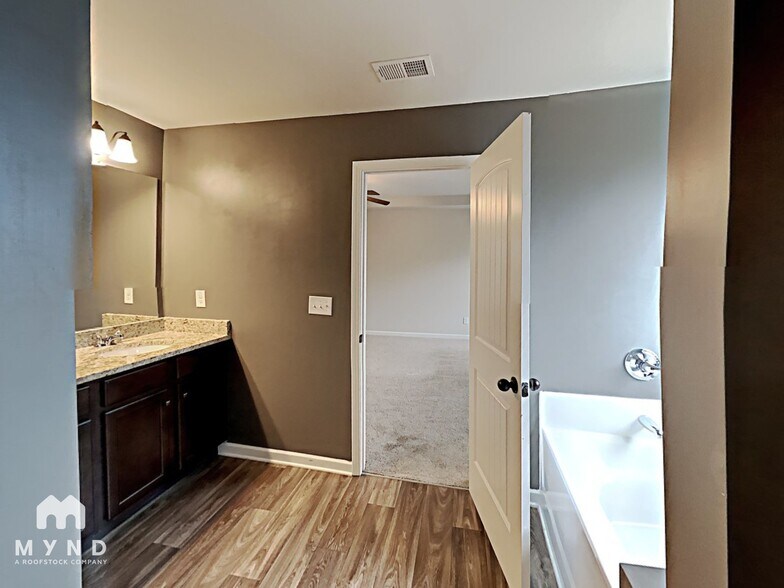 Building Photo - 129 Magnaview Dr