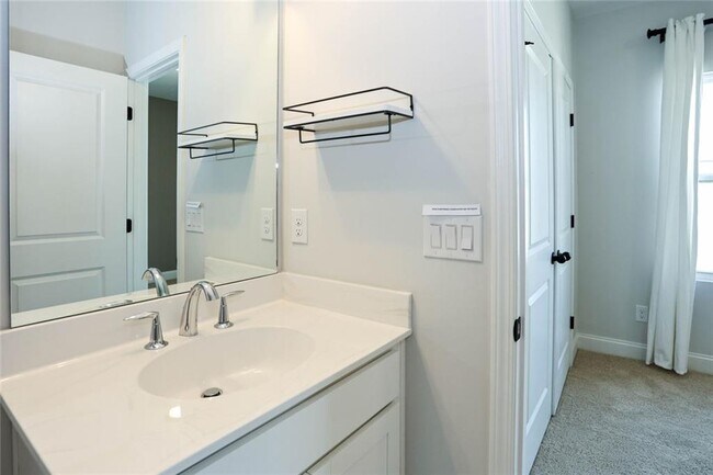 Building Photo - 313 Skylar Way SE