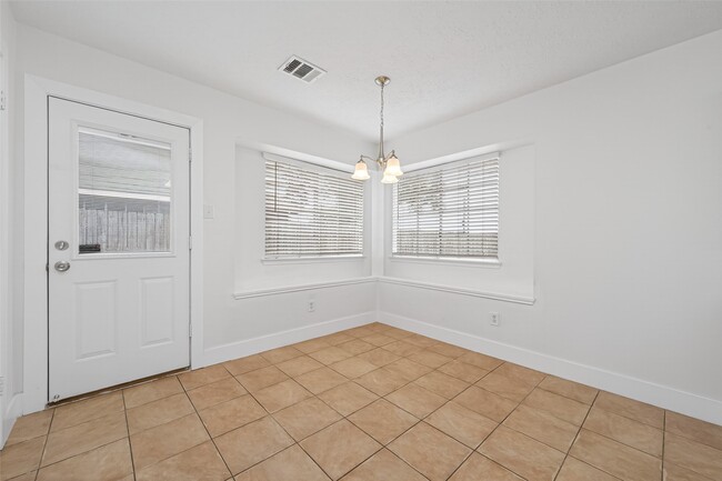 Building Photo - 18822 Yaupon Trail