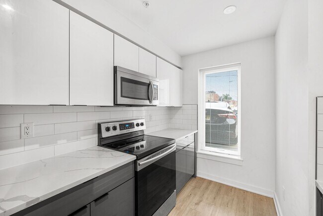 Building Photo - 933 N 29th St