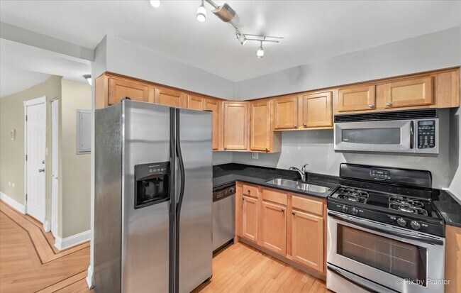 Building Photo - 7608 N Rogers Ave