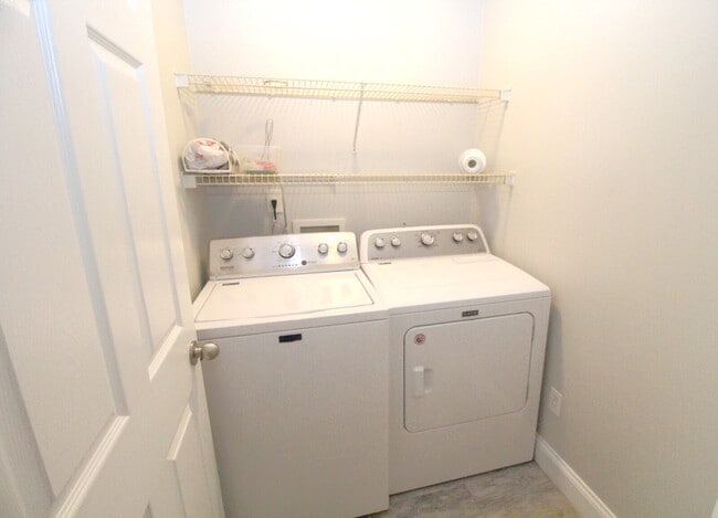Building Photo - Northeast Pensacola 3/2 with Fenced Yard &...