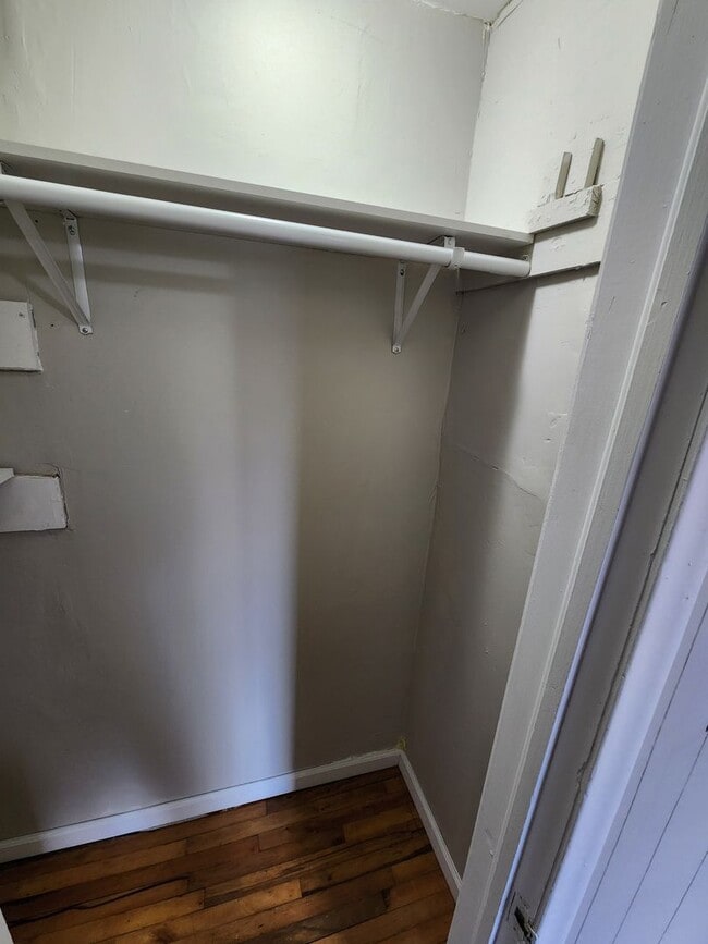 Building Photo - Spacious 3-Bedroom, 2-Bathroom Home AVAILA...