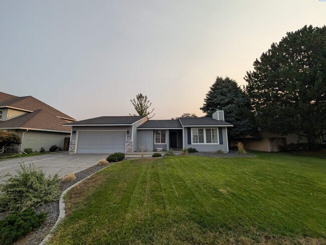 Building Photo - HALF OFF FIRST MONTH! Close to Everything!