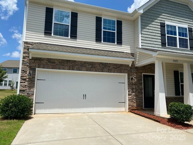 Building Photo - 14425 Green Birch Dr