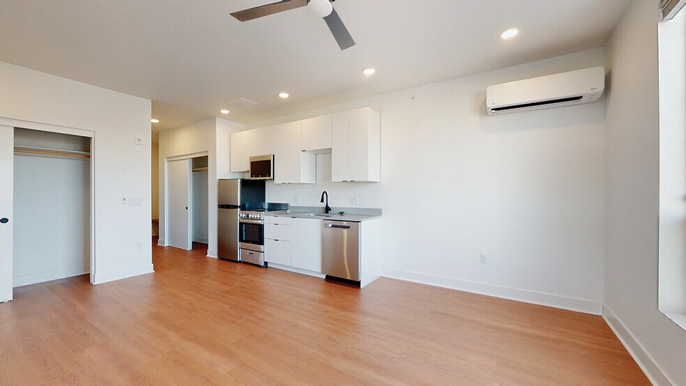 Style C Studio/1BA, 515sf - The Everett