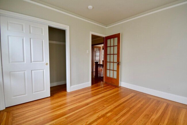 Building Photo - Beautifully Restored, Historic 3 BR + Bonus Room | 1 BA home in the Parkside/Sunset District
