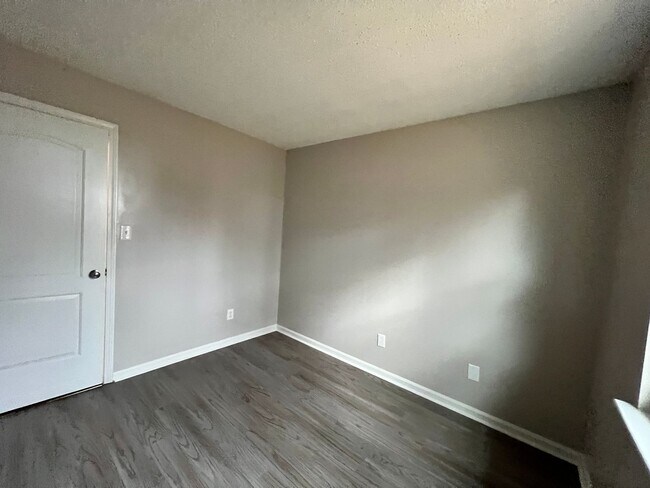 Building Photo - Four bedroom home in Norfolk - Beautiful Backyard