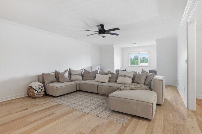 Building Photo - {10500} Luxury Living in Mills Crossing Estates +  Spacious Floorplan with Designer Finishes
