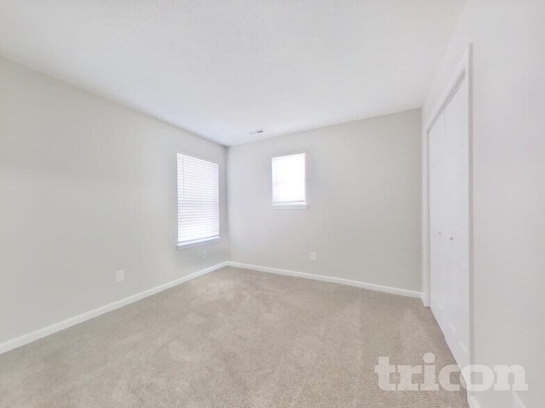 Building Photo - 594 Sun Ridge Blvd