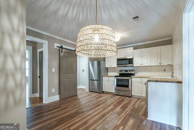 Building Photo - 175 E Main St