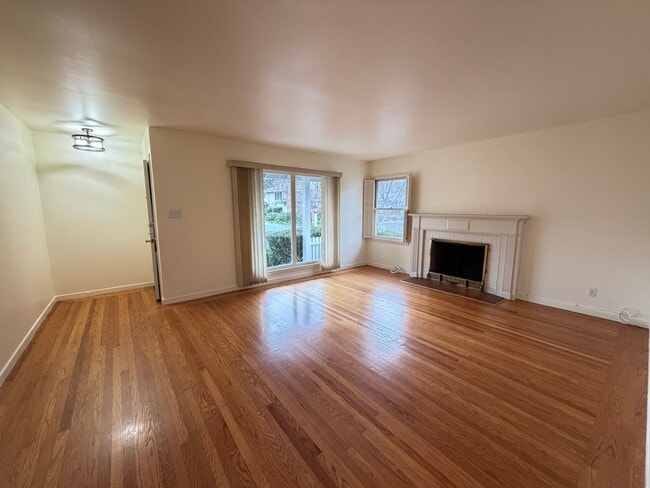 Building Photo - 1044-1048 Marcussen Drive