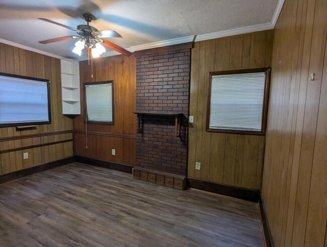 Building Photo - 904 Rosedale Ave