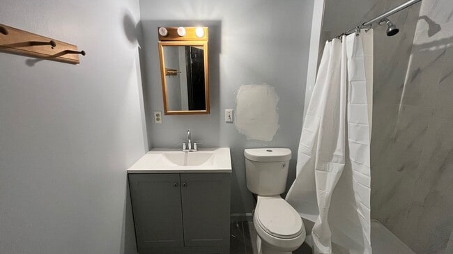 Building Photo - 212 Ophelia St