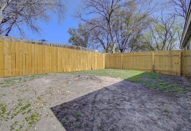 Building Photo - 1306 Bonnie Brae St