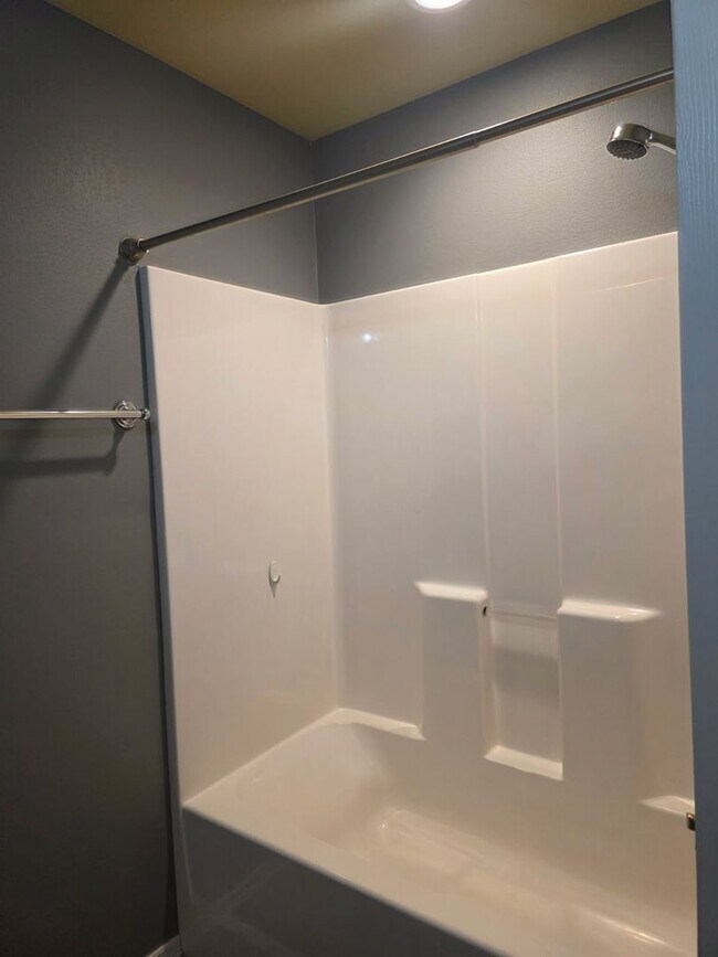 Building Photo - Beautiful home offers open floor plan with...