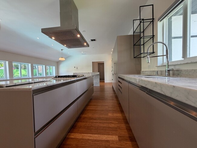 Building Photo - 621 W Dilido Dr