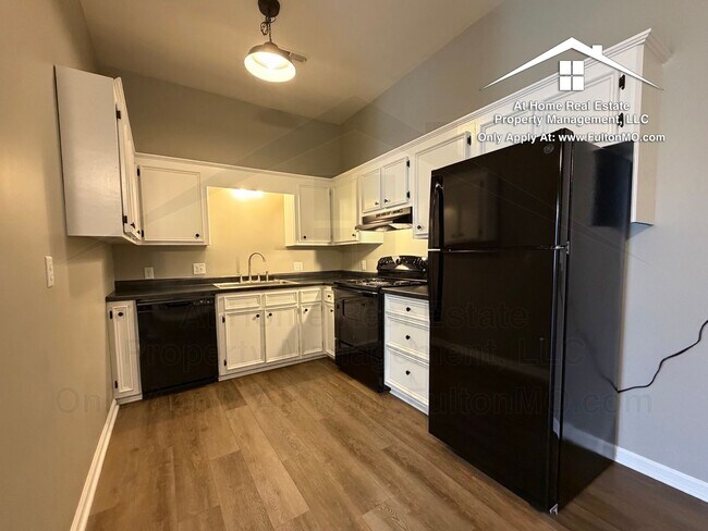 Building Photo - 13 W 5th St