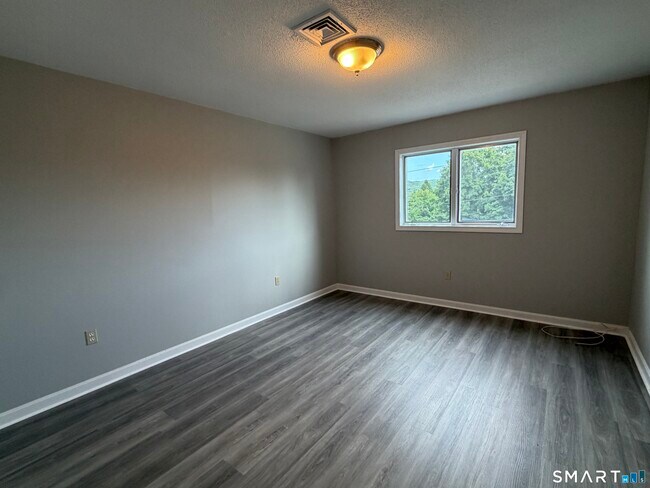Building Photo - 1474 Highland Ave