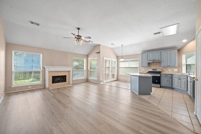 Building Photo - 11843 Leaf Oak Dr