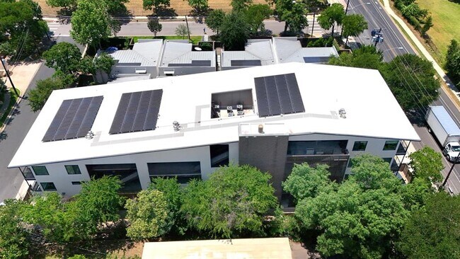 Building Photo - 2612 W 12th St