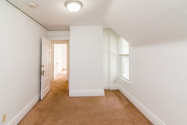 Building Photo - 812 Sybil St