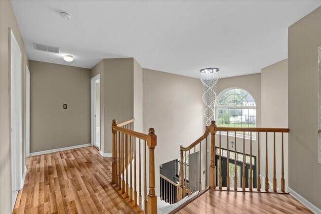 Building Photo - 49 Equestrian Dr