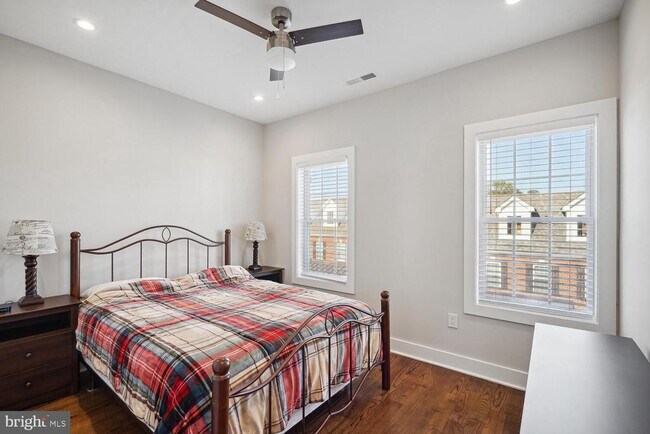 Building Photo - 1555 Rivertown Pl