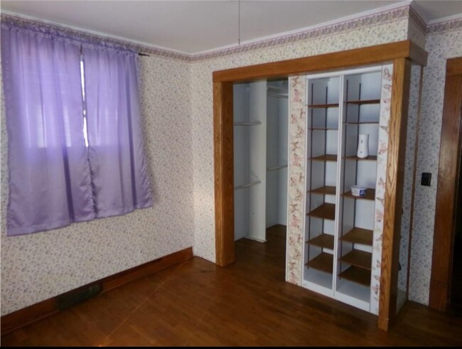 Building Photo - Beautiful 2 bed/1 bath bungalow for rent